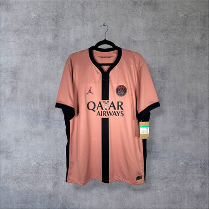 Maillot PSG Central Cee face rose et noir Jordan Qatar Airways