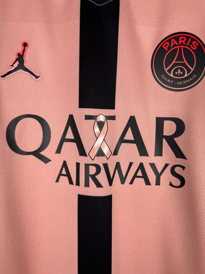Jumpman Jordan et ecusson PSG maillot edition Central Cee