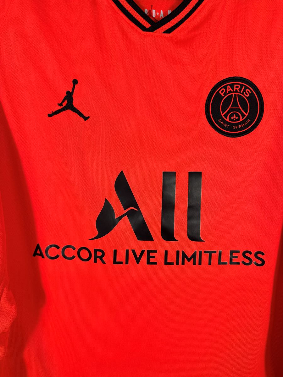 Jumpman Jordan et ecusson PSG brode maillot rouge 2019-2020
