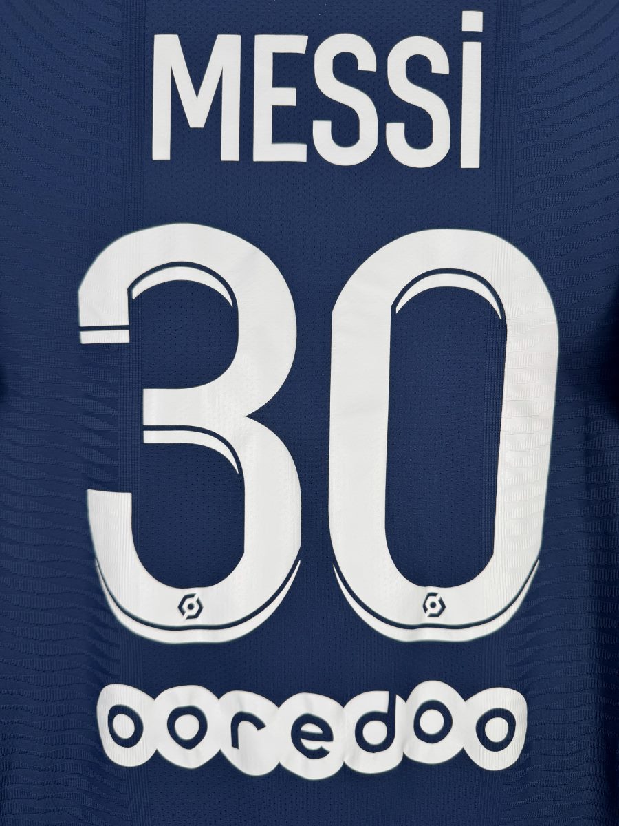 Detail flocage Messi 30 logos Ligue 1 dans les chiffres