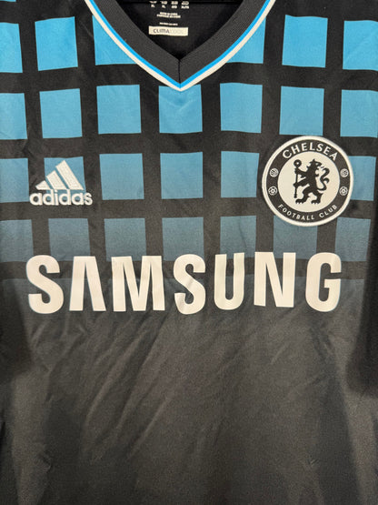 Détail de l'écusson de Chelsea et du logo Adidas