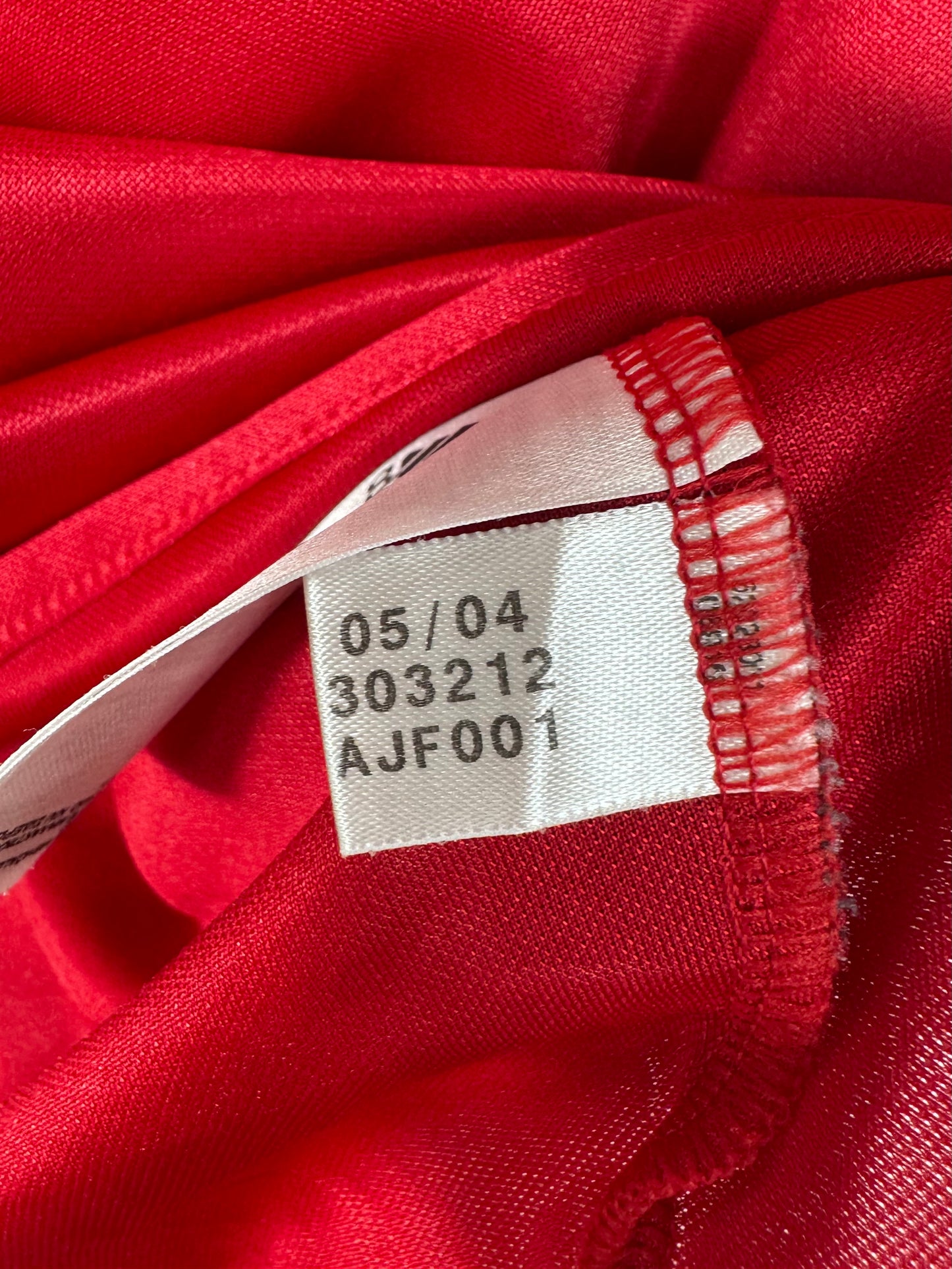 Étiquette interne de production Adidas code 303212 certifiant l'authenticité du maillot.