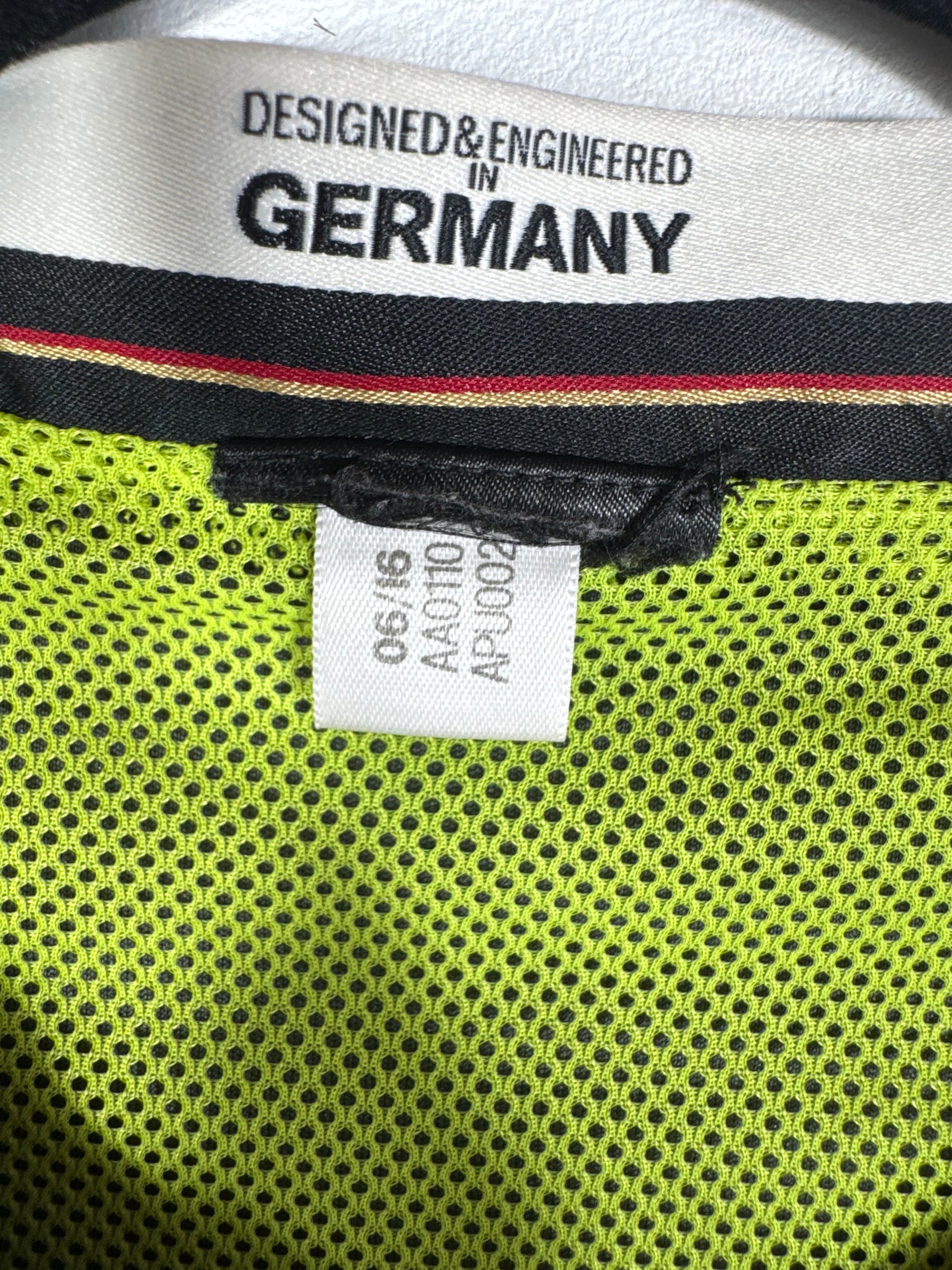 Étiquette interne Adidas code AA0110 certifiant l'authenticité du maillot réversible de l'Allemagne.