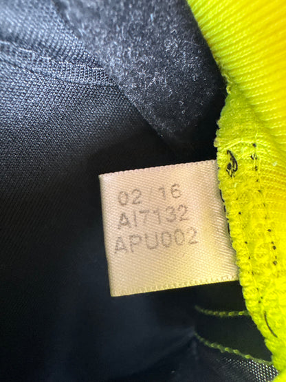 Étiquette interne Adidas code AI7132 certifiant l'authenticité du maillot de Diego Costa, taille S.
