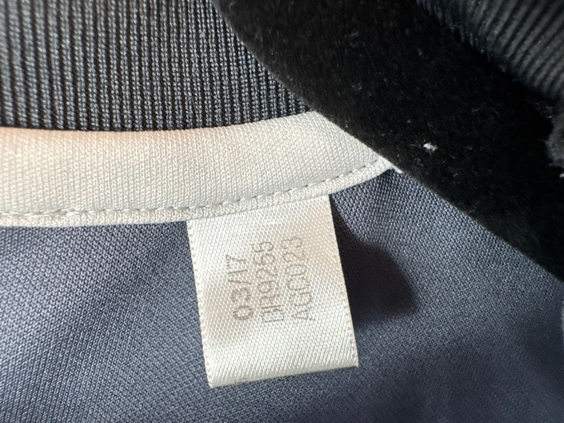 Étiquette interne Adidas code BR9255 certifiant l'authenticité du maillot d'Álex Grimaldo.