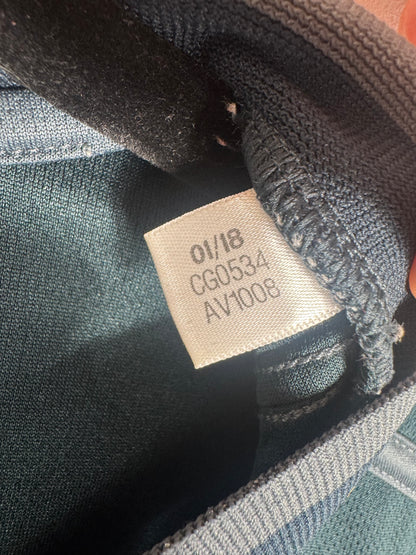 Étiquette interne Adidas code CG0534 certifiant l'authenticité du maillot de Toni Kroos.