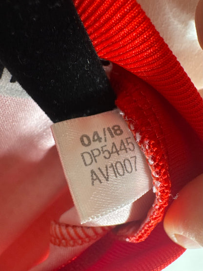 Étiquette interne Adidas code DP5445 certifiant l'authenticité du maillot Kroos.