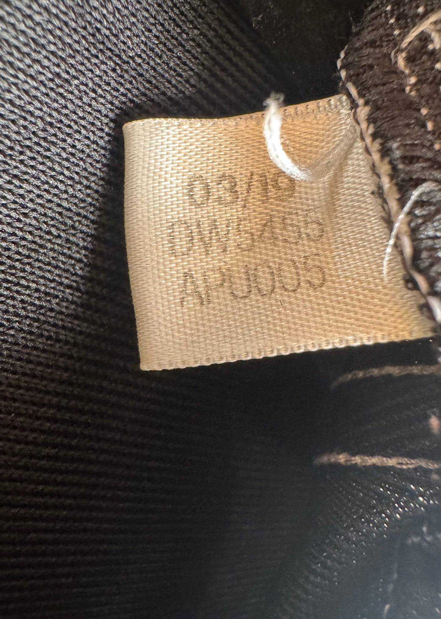 Étiquette interne Adidas code DW5455 certifiant l'authenticité du maillot CR7.