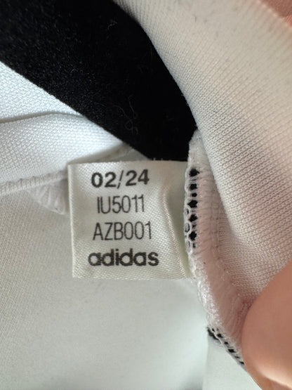 Étiquette d'authenticité Adidas code IU5011 pour le maillot domicile du Real Madrid 2025, taille XXL.