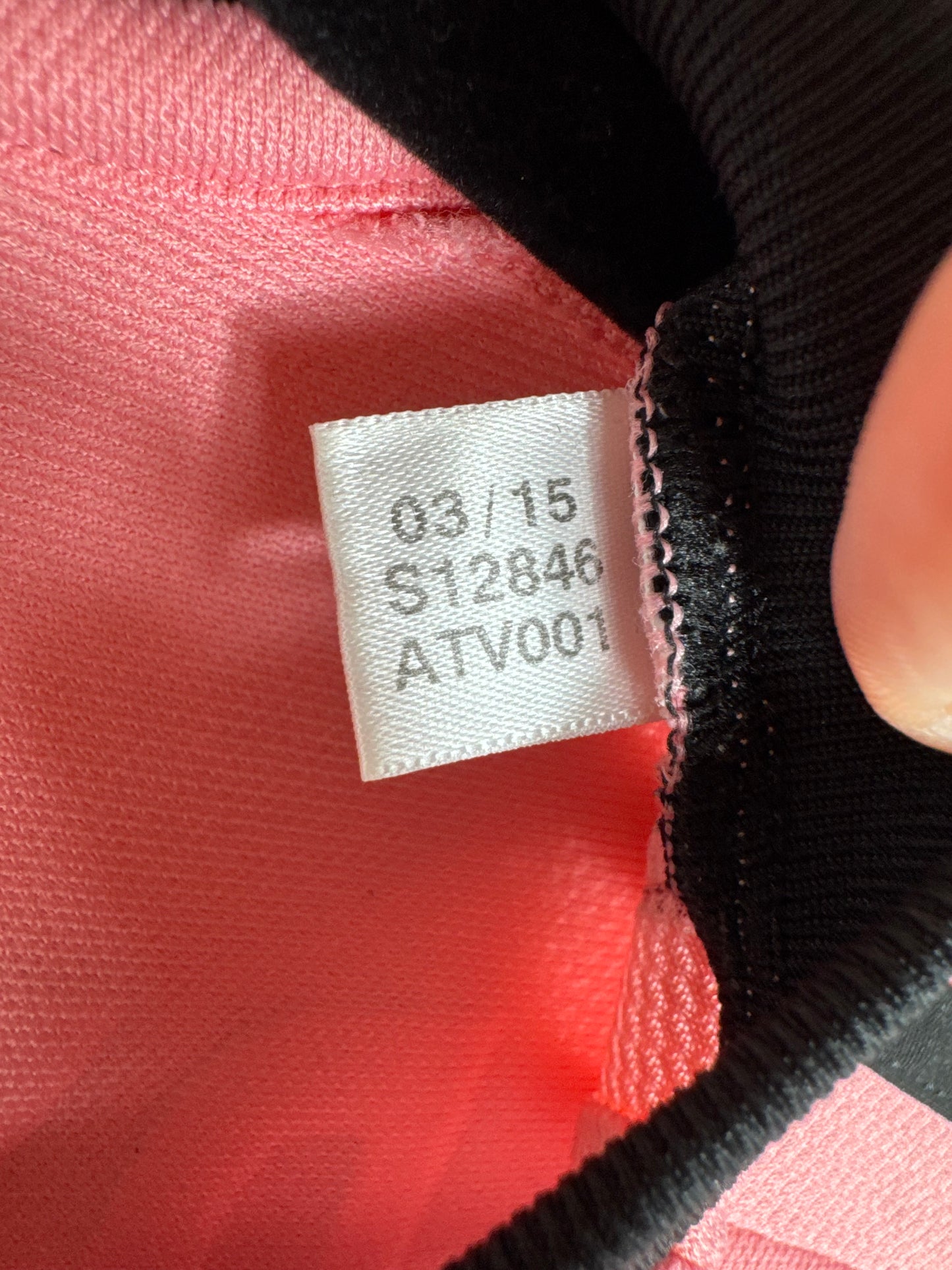 Étiquette interne Adidas code S12846 certifiant l'authenticité du maillot de Paulo Dybala, taille S.