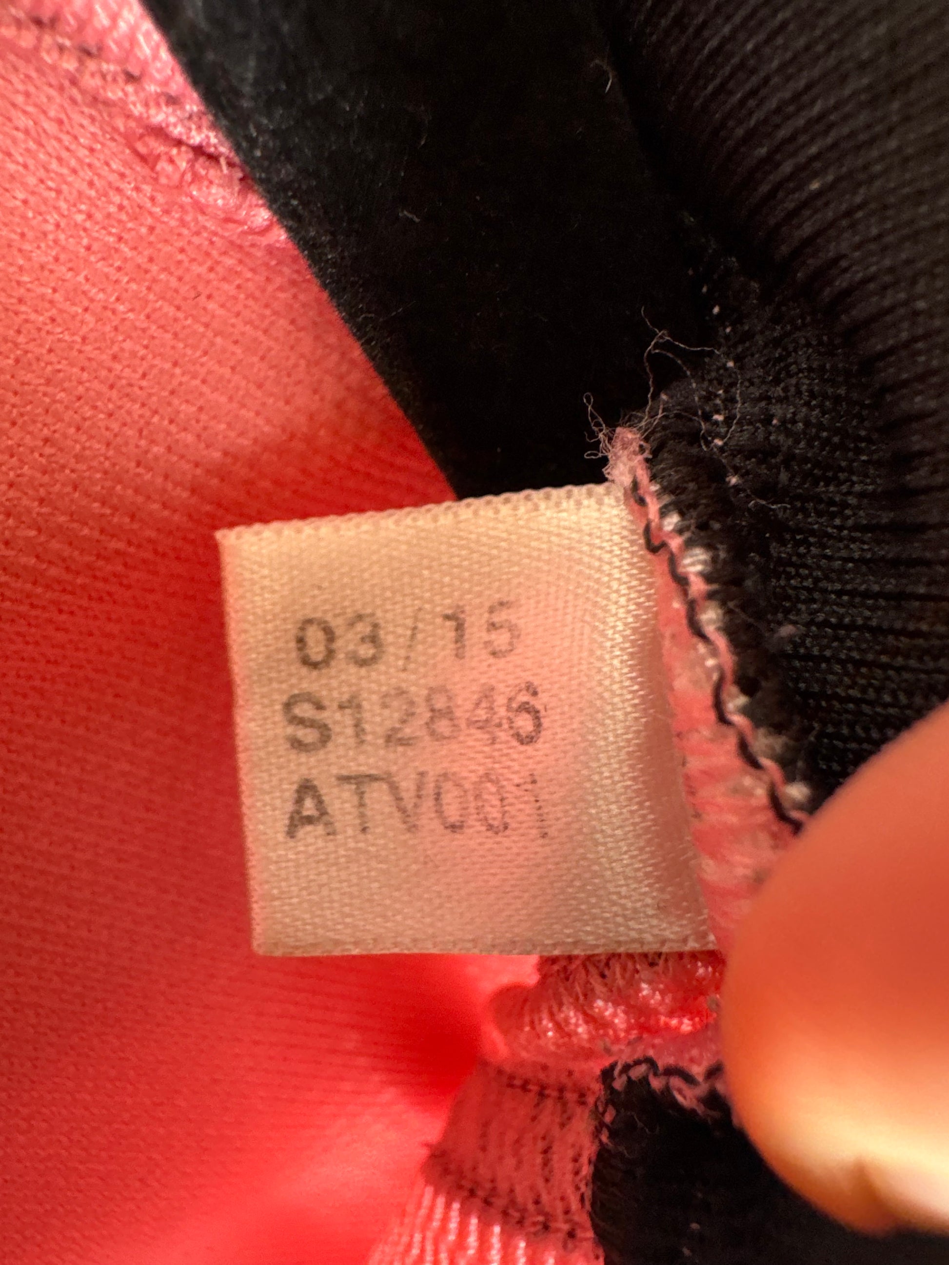 Étiquette interne Adidas code S12846 certifiant l'authenticité du maillot de Paul Pogba, taille S.