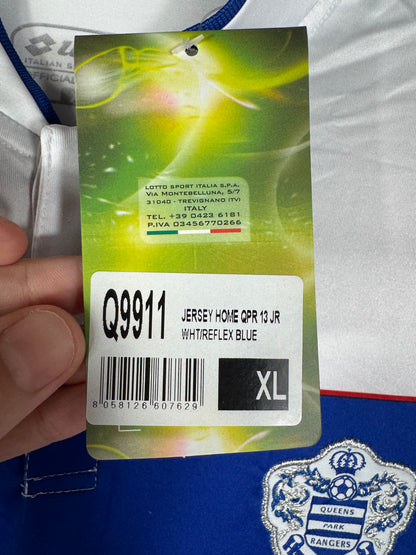 Zoom sur l'étiquette de vente Lotto affichant le code Q9911 et la taille XL.