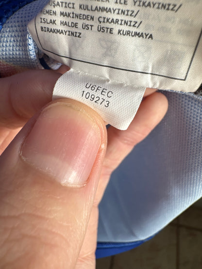 Étiquette interne Nike code 109273 certifiant l'authenticité de ce maillot collector de Luka Modrić.