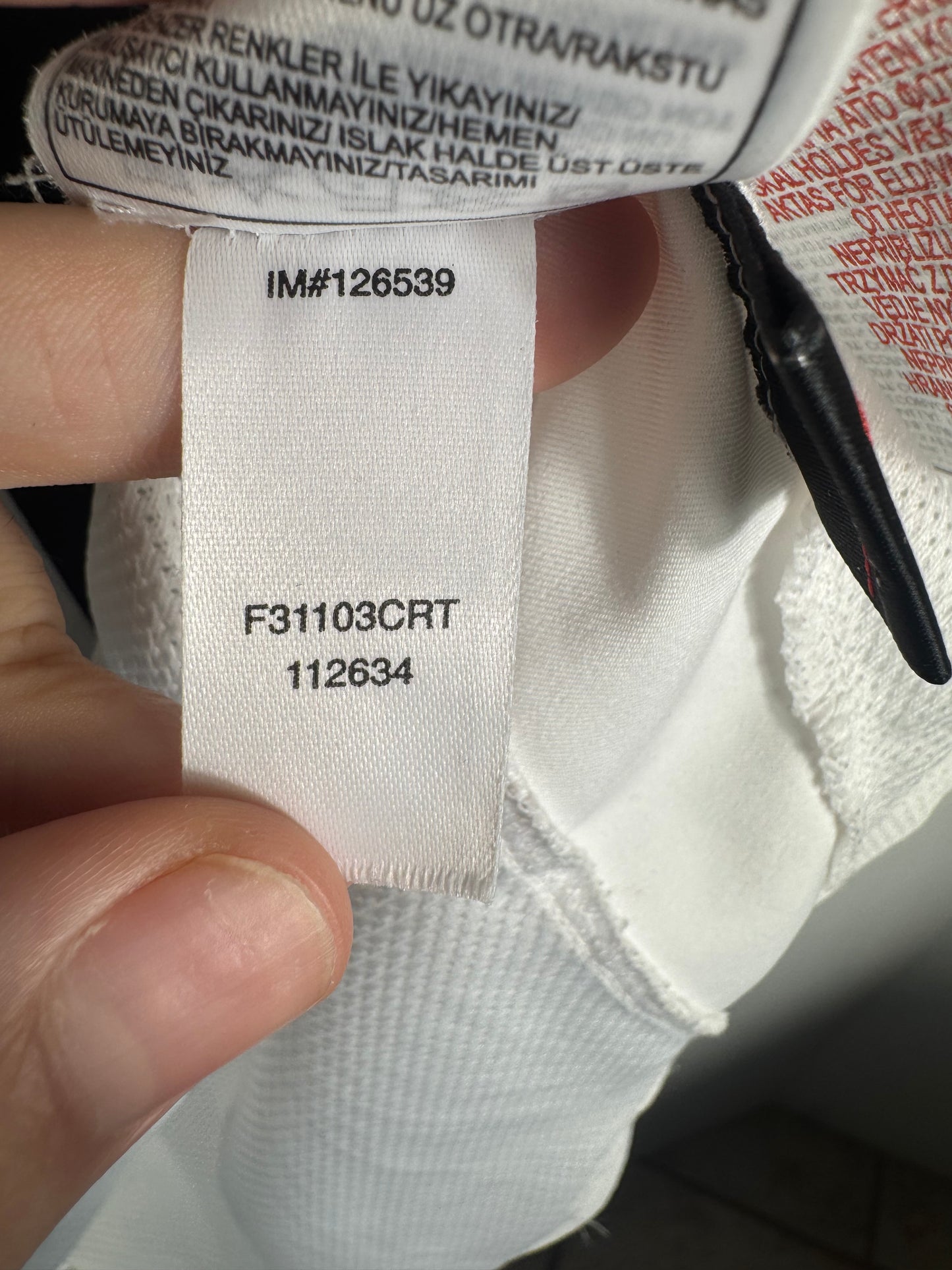 Étiquette interne Nike code 112634 certifiant l'authenticité du maillot Juventus 2004.