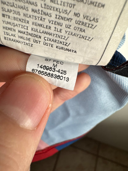 Étiquette interne Nike code 146983-425 certifiant l'authenticité de ce maillot de Lionel Messi.