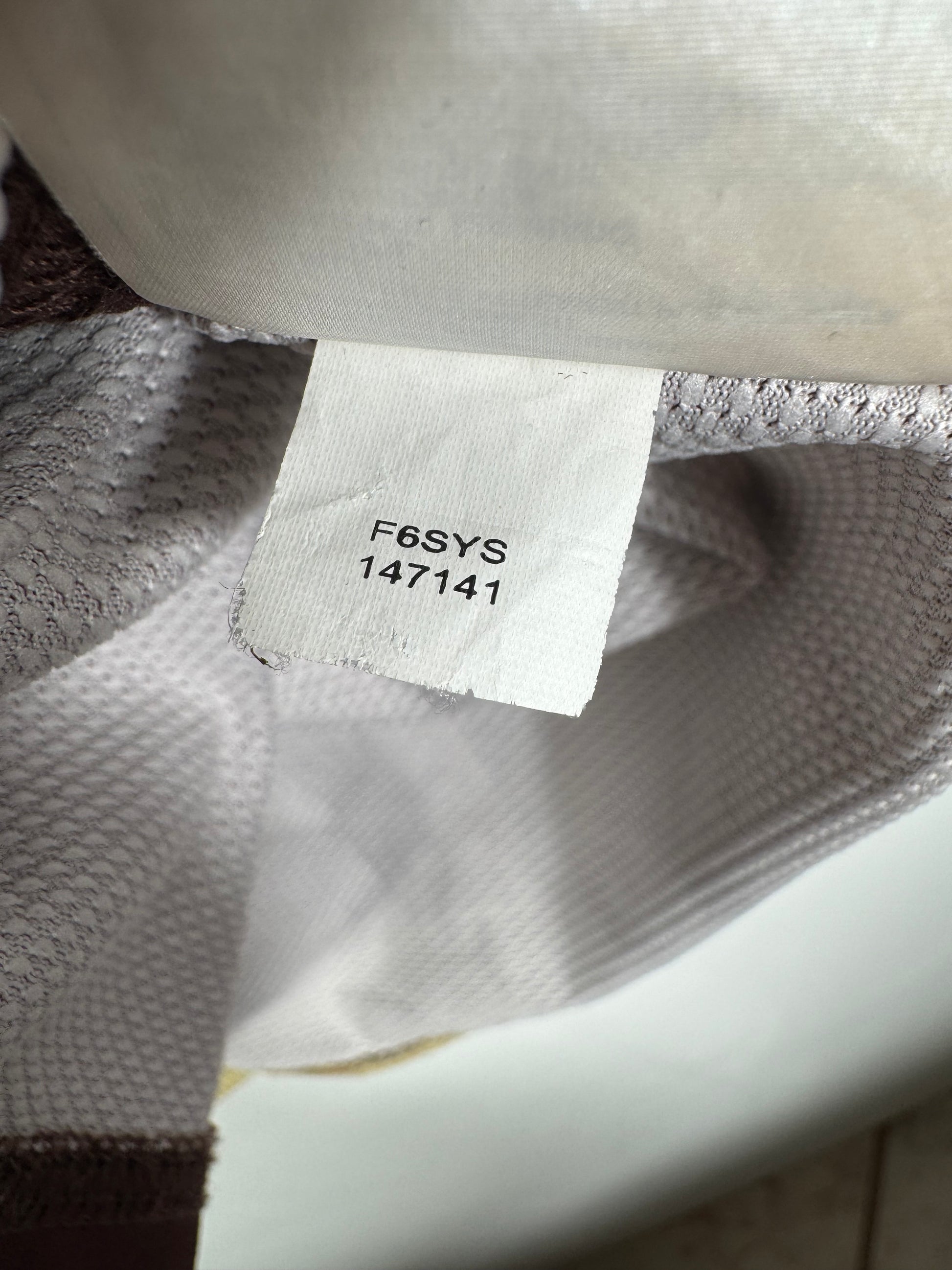 Étiquette interne Nike code 147141 certifiant l'authenticité de ce maillot collector du PSG.