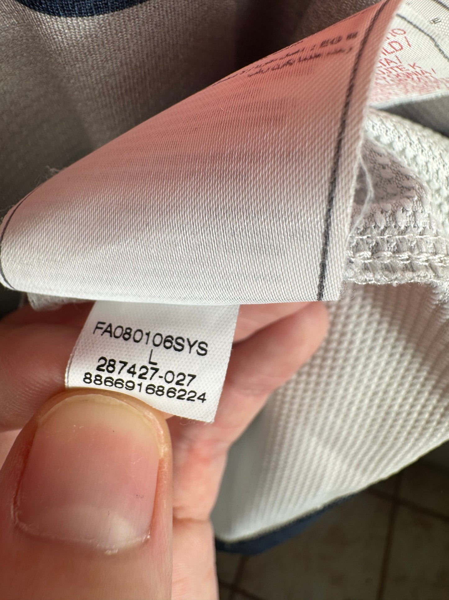 Étiquette interne Nike code 287427-027 certifiant l'authenticité du maillot de Guillaume Hoarau.