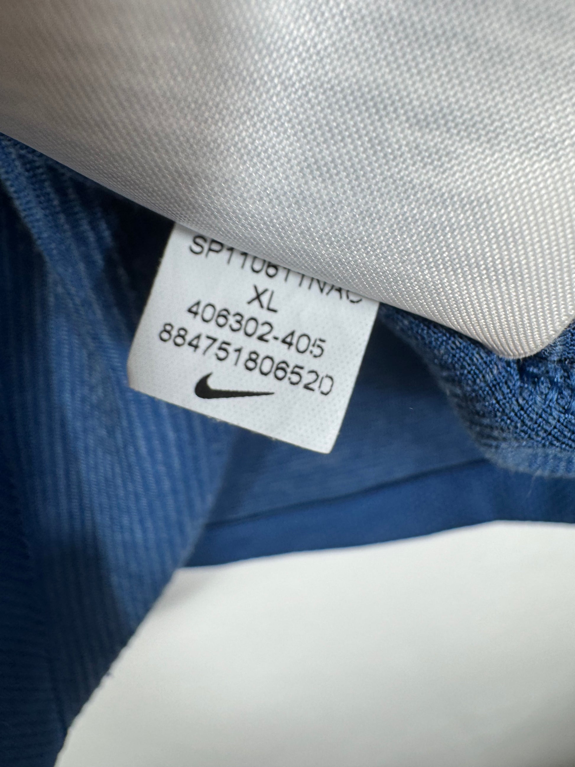 Étiquette interne Nike code 406302-405 certifiant l'authenticité du maillot de Franck Ribéry.