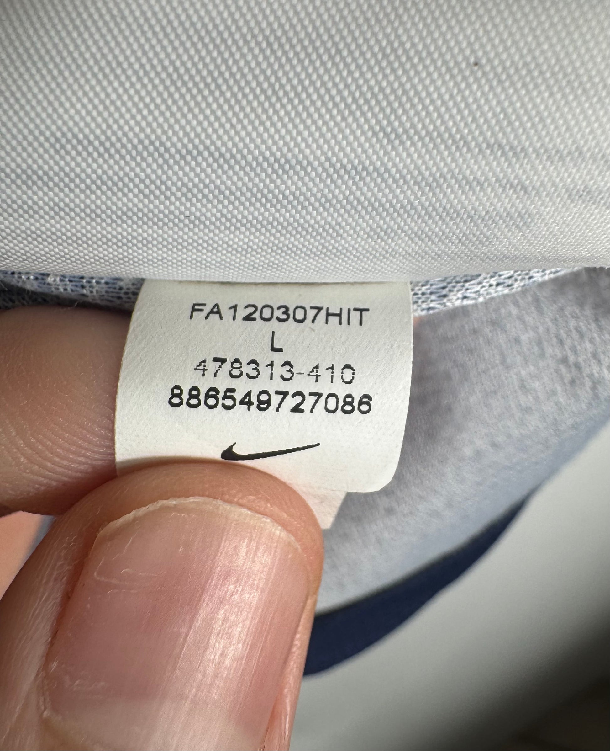 Étiquette interne Nike code 478313-410 certifiant l'authenticité du maillot Messi.