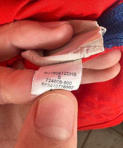Étiquette interne Nike code 724608-600 certifiant l'authenticité du maillot anglais.