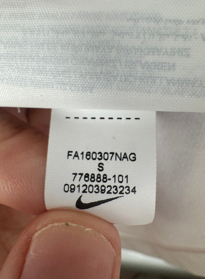 Étiquette interne Nike avec code d'authenticité 776888-101 pour authentification du maillot Inter.