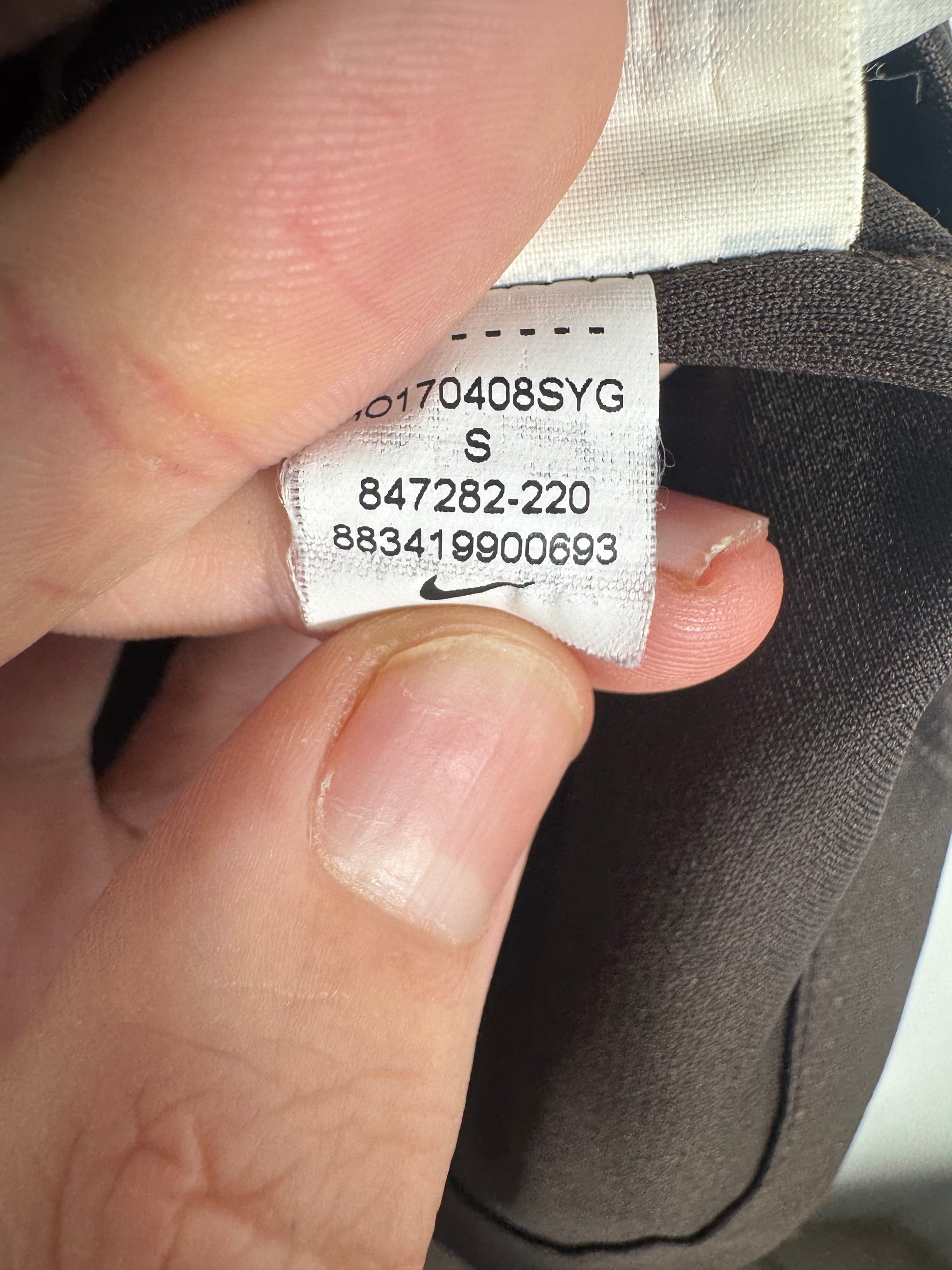 Étiquette interne Nike code 847282-220 certifiant l'authenticité du maillot.