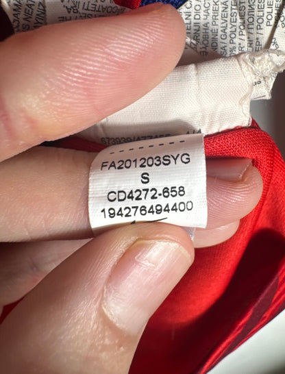 Étiquette interne Nike code CD4272-658 certifiant l'authenticité du maillot gardien.