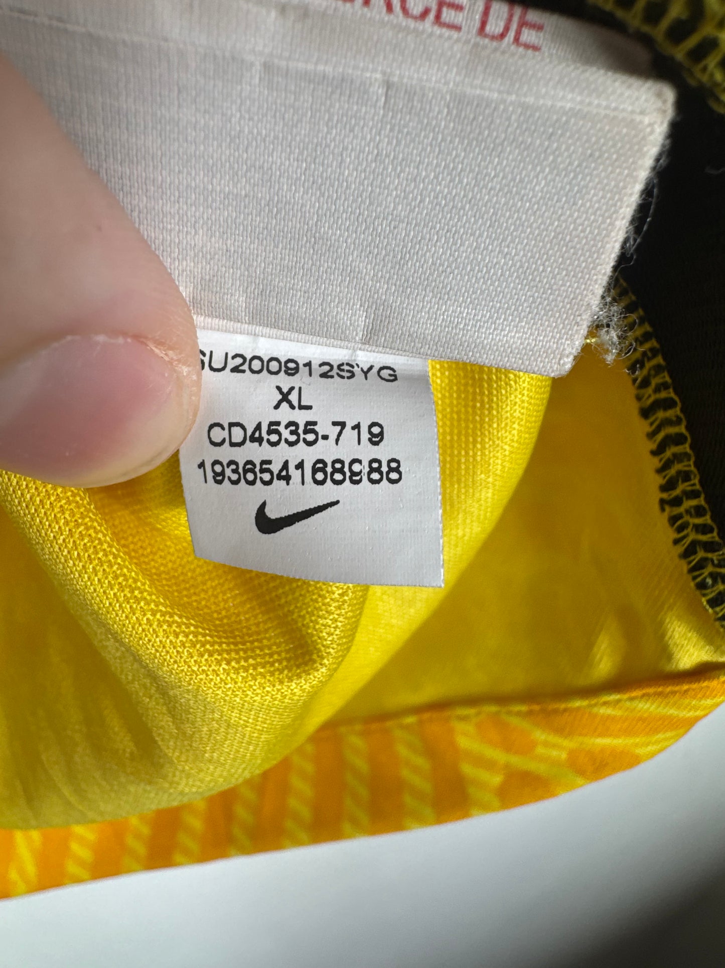 Étiquette interne Nike code CD4535-719 certifiant l'authenticité du maillot, avec mention de la taille XL.