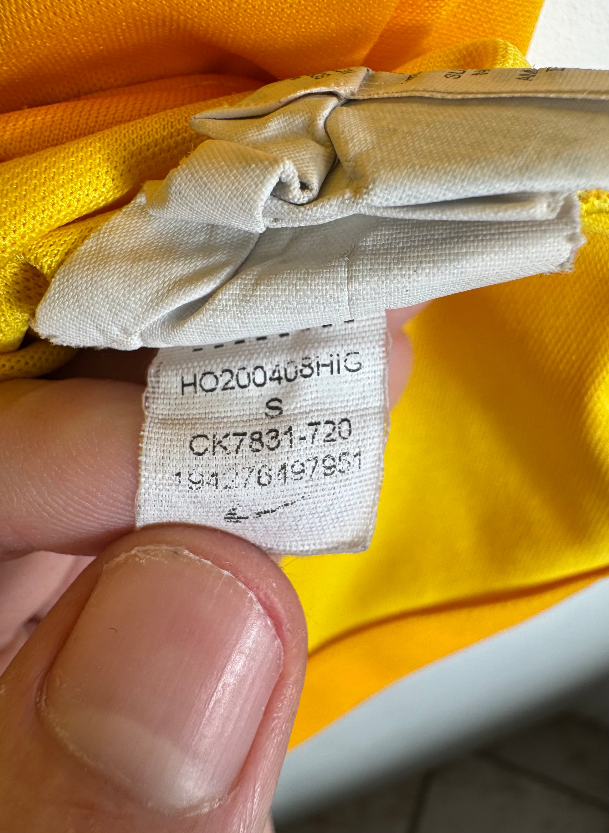Étiquette interne Nike code CK7831-720 certifiant l'authenticité du maillot Ndombele.