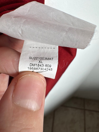 Étiquette interne Nike code DM1843-609 certifiant l'authenticité du maillot de Diogo Jota, avec la taille XL.