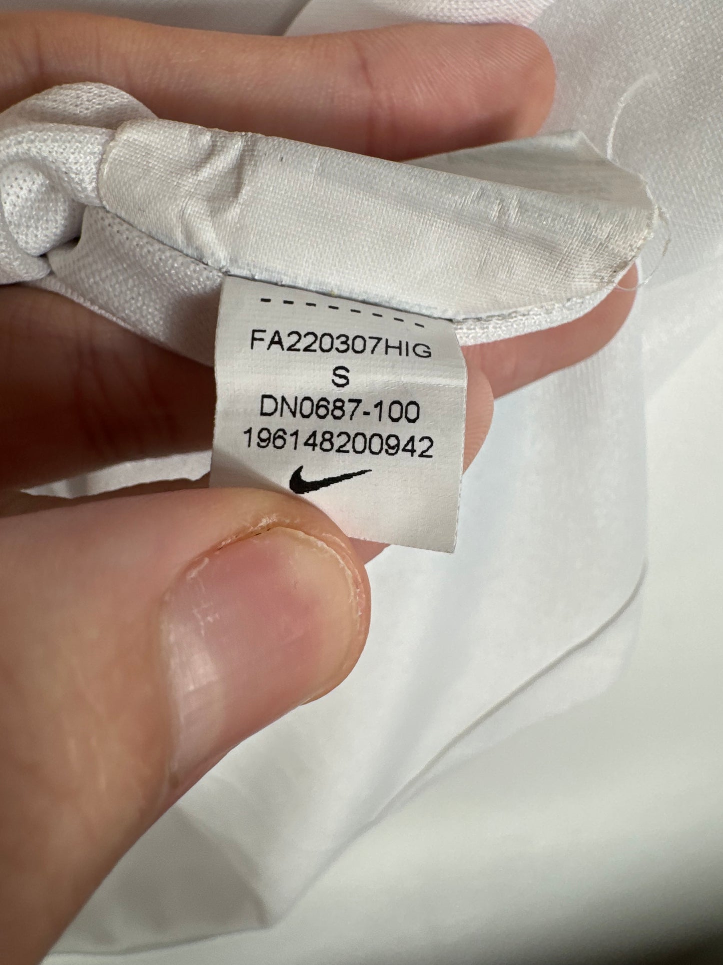 Étiquette interne Nike code DN0687-100 certifiant l'authenticité du maillot de Phil Foden.