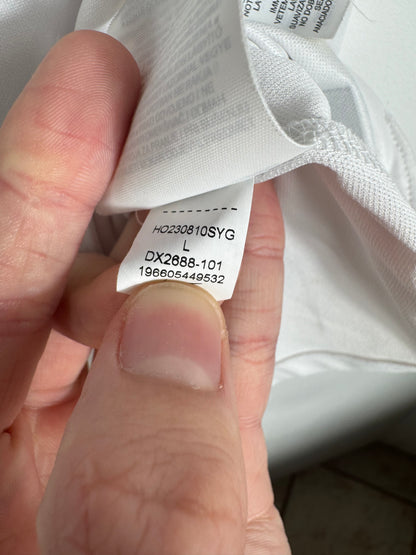 Étiquette interne Nike code DX2688-101 certifiant l'authenticité du maillot de Lautaro Martínez.