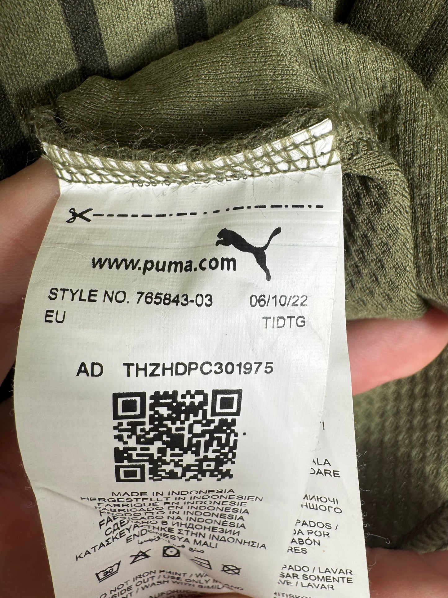 Étiquette interne Puma code 765843-03 certifiant l'authenticité du maillot Giroud.