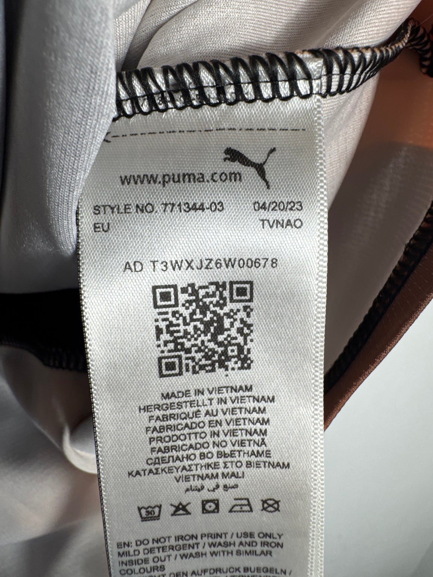 Étiquette interne Puma code 771344-03 certifiant l'authenticité du maillot d'Iliman Ndiaye.