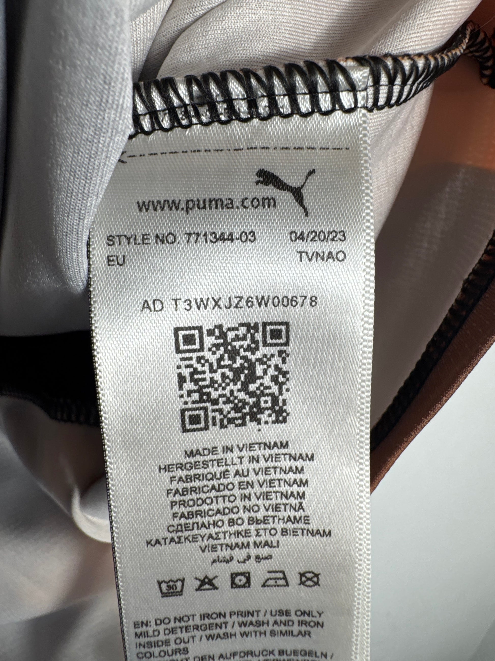 Étiquette interne Puma code 771344-03 certifiant l'authenticité du maillot d'Iliman Ndiaye.