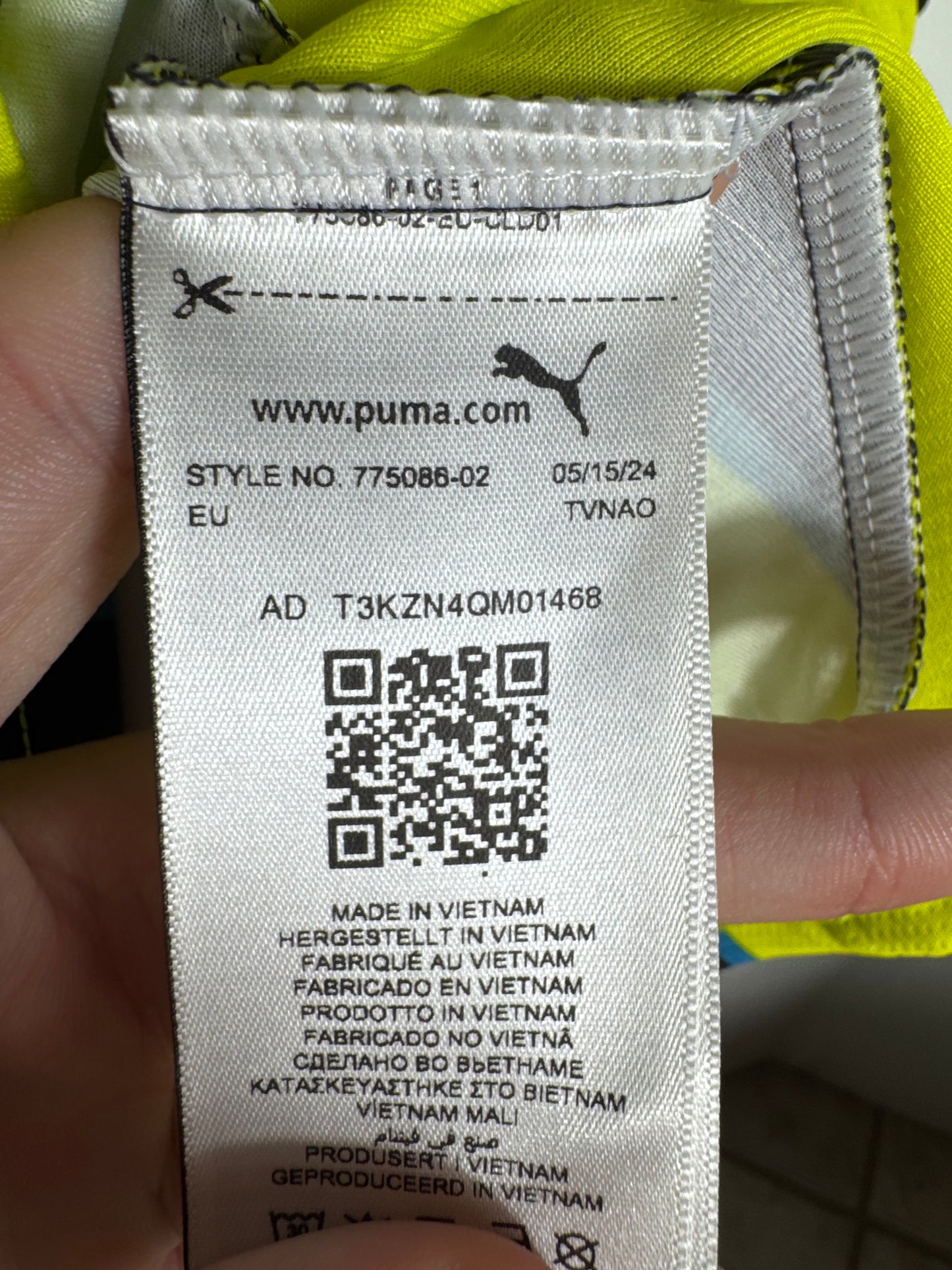 Étiquette interne Puma code 775086-02 certifiant l'authenticité du maillot extérieur de Kevin De Bruyne.