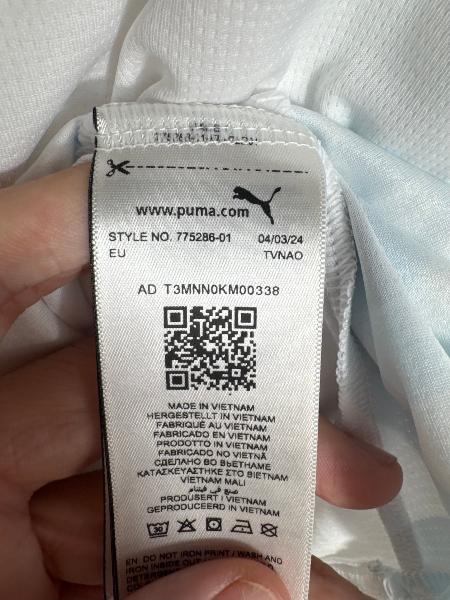 Étiquette interne Puma code 775286-01 taille S certifiant l'authenticité.