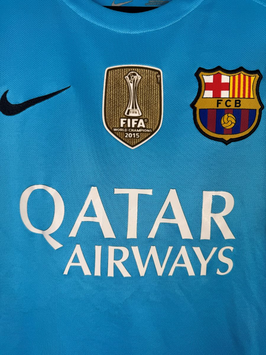 Détail blason FC Barcelone et badges Champions 2015