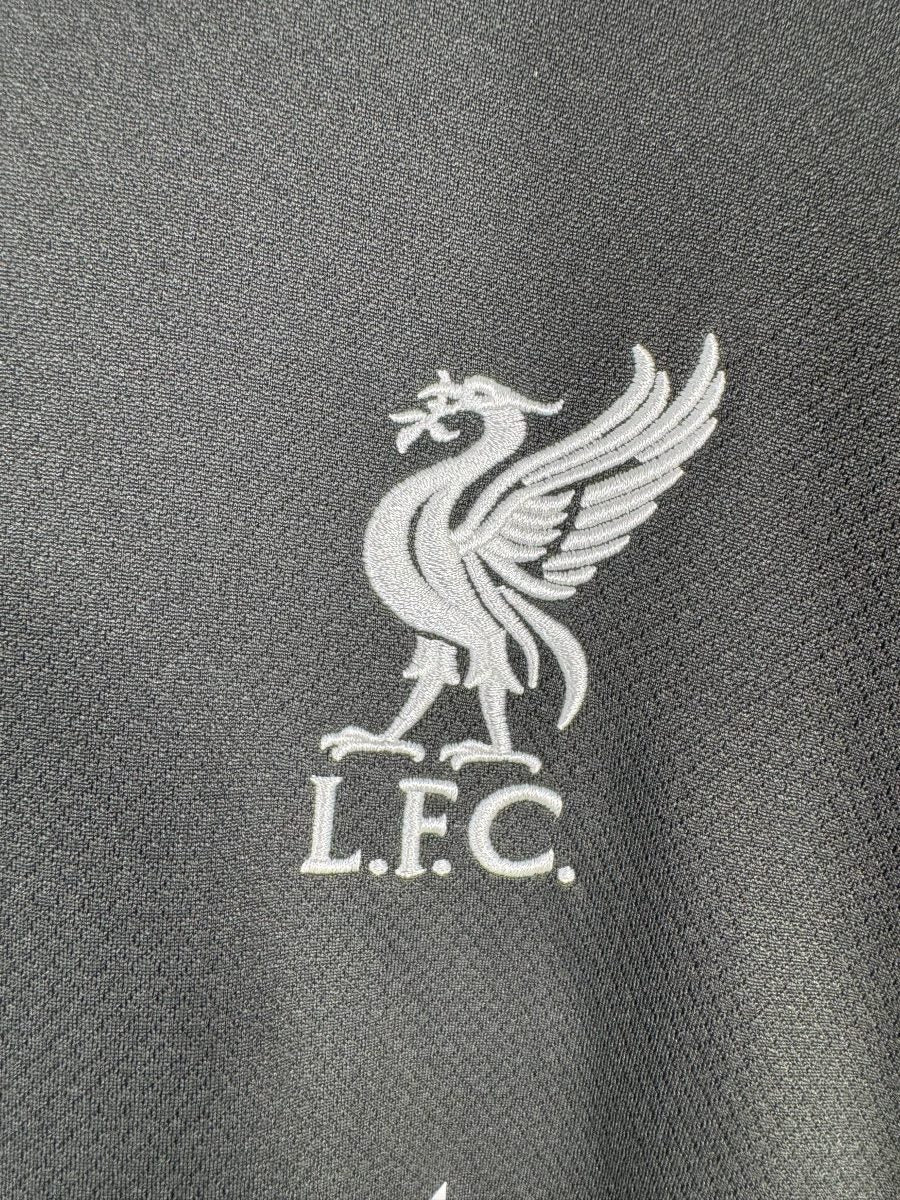 Détail blason LFC et logo Nike maillot 2024-2025
