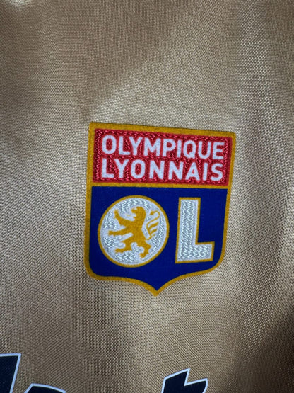 Détail blason Olympique Lyonnais et logo Umbro maillot 2007-2008