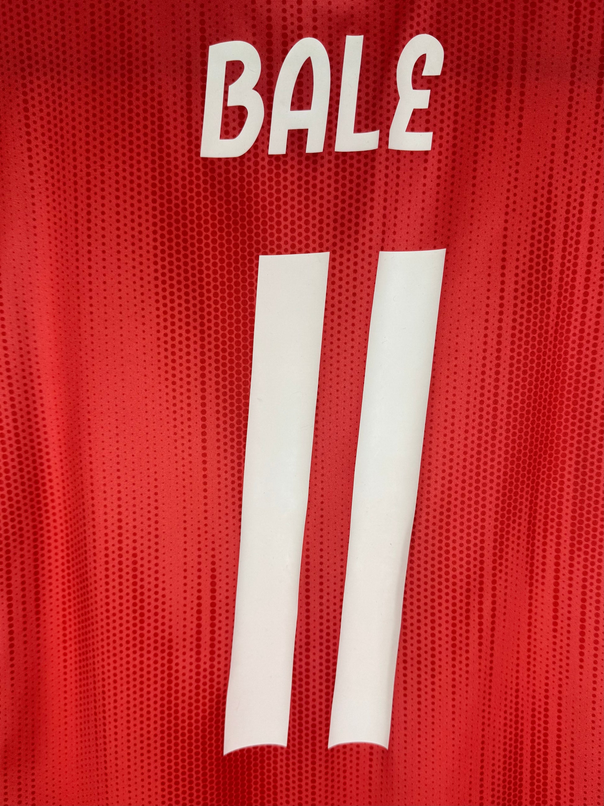 Zoom sur le nom BALE et le numéro 11 blanc avec typographie officielle du club.