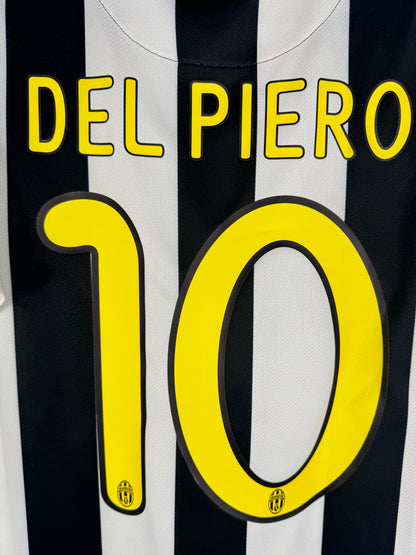 Zoom sur le nom DEL PIERO et le numéro 10 jaune, typographie emblématique de l'époque.
