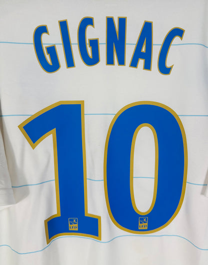 Zoom sur le numéro 10 bleu à liseré doré d'André-Pierre Gignac.