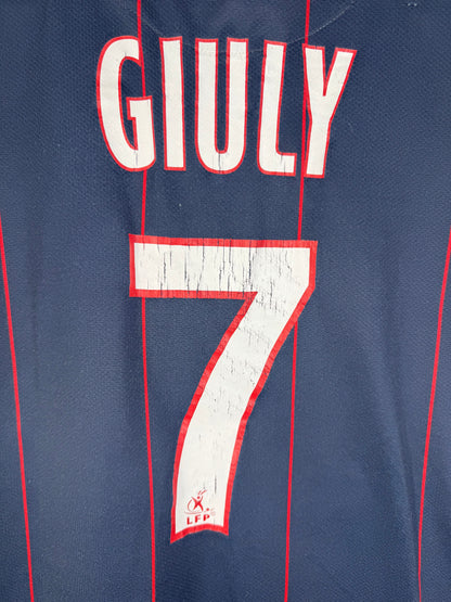 Zoom sur le nom GIULY et le numéro 7 blanc, police officielle de la Ligue 1 2010.