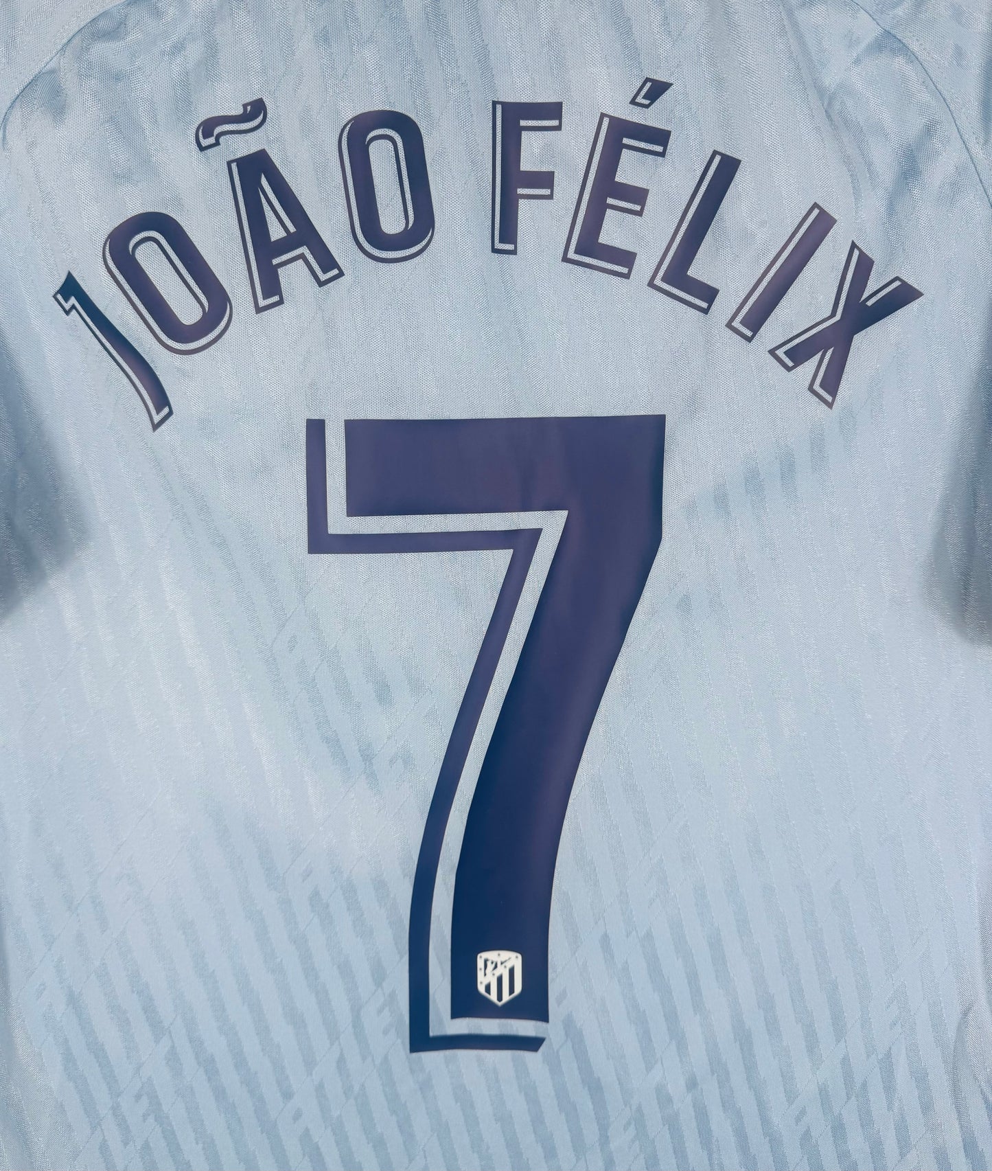 Zoom sur la typographie spécifique du nom JOÃO FÉLIX et le numéro 7.