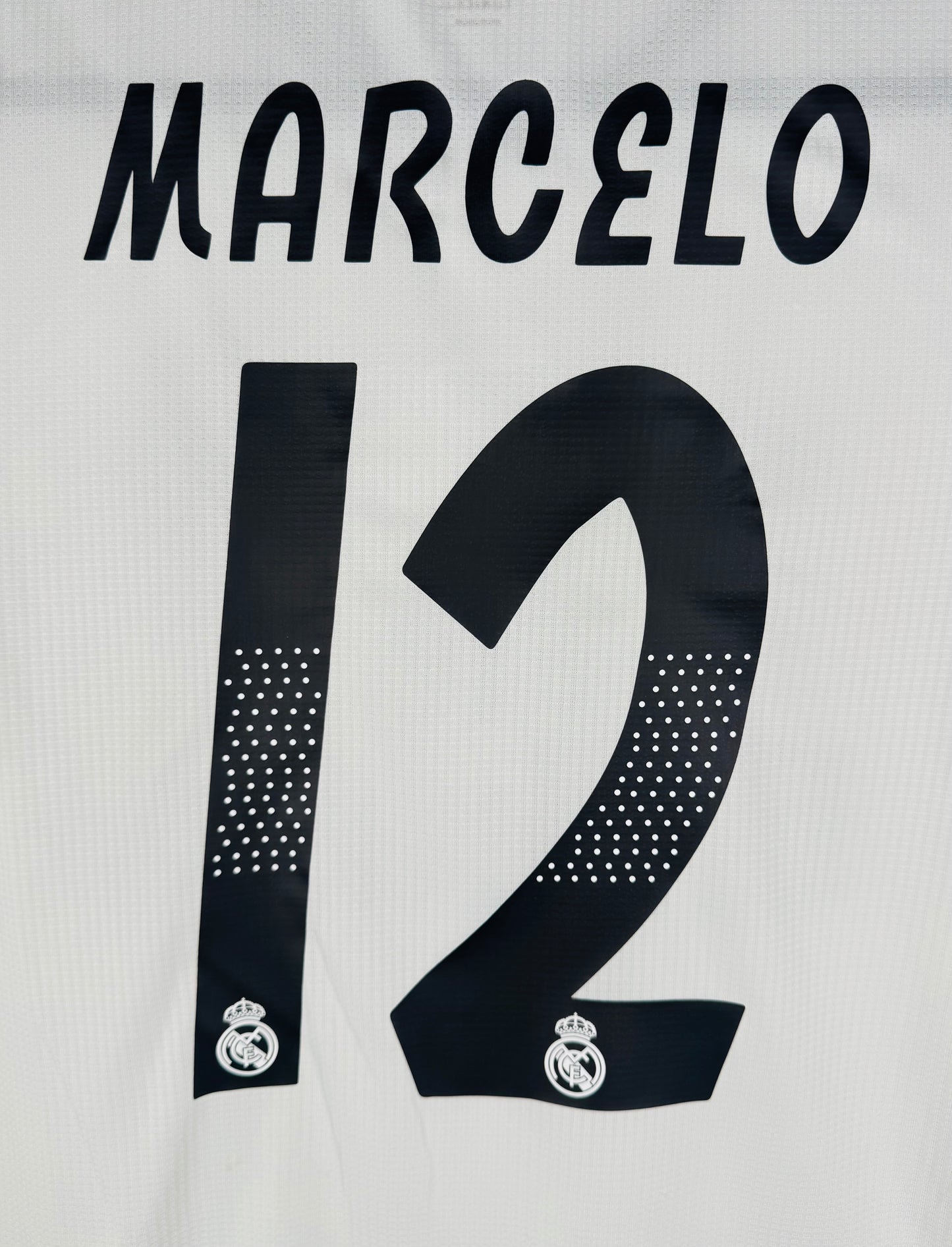 Zoom sur la typographie unique du numéro 12 de Marcelo saison 2019.