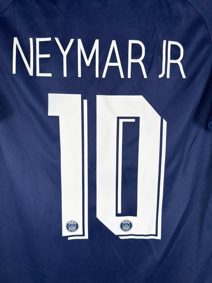 Zoom sur le nom NEYMAR JR et le numéro 10 blanc, police officielle utilisée en Ligue des Champions 2020.