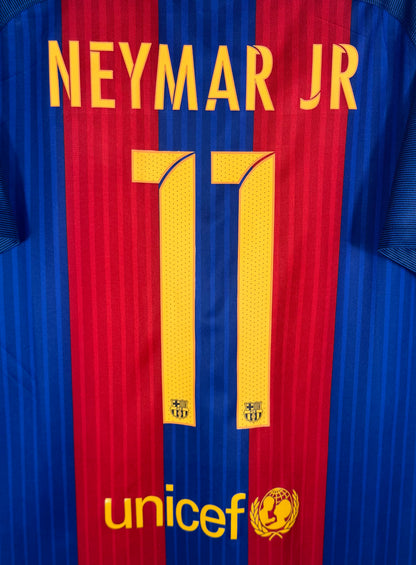 Zoom sur le nom NEYMAR JR et le numéro 11 jaune, typographie officielle de la saison.