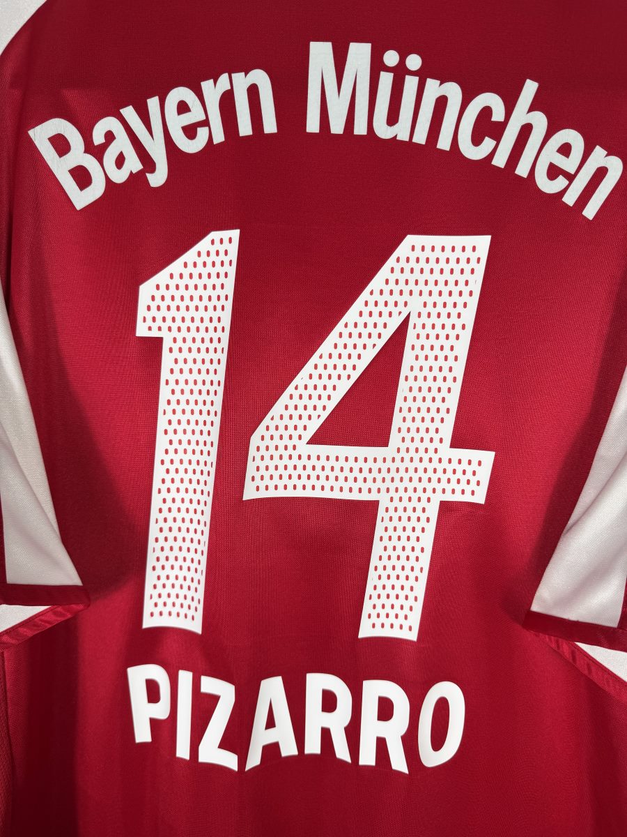 Détail flocage Pizarro N14 maillot Bayern Munich 2003-2004