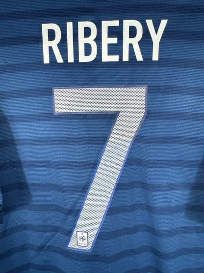 Zoom sur le nom RIBÉRY et le numéro 7 doré, police officielle utilisée lors de l'Euro 2012.